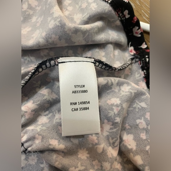 Sadie & Sage Elegant Black and Pink Floral Dress NWT Small - Picture 14 of 15